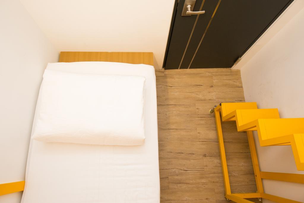 Sleepbox Hostel Тайбэй Экстерьер фото